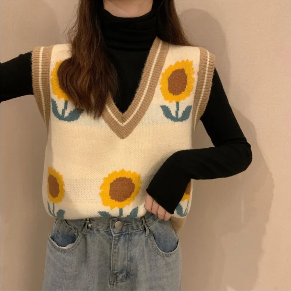 Cropped V/neck Sweater Vest w/floral detail S-M